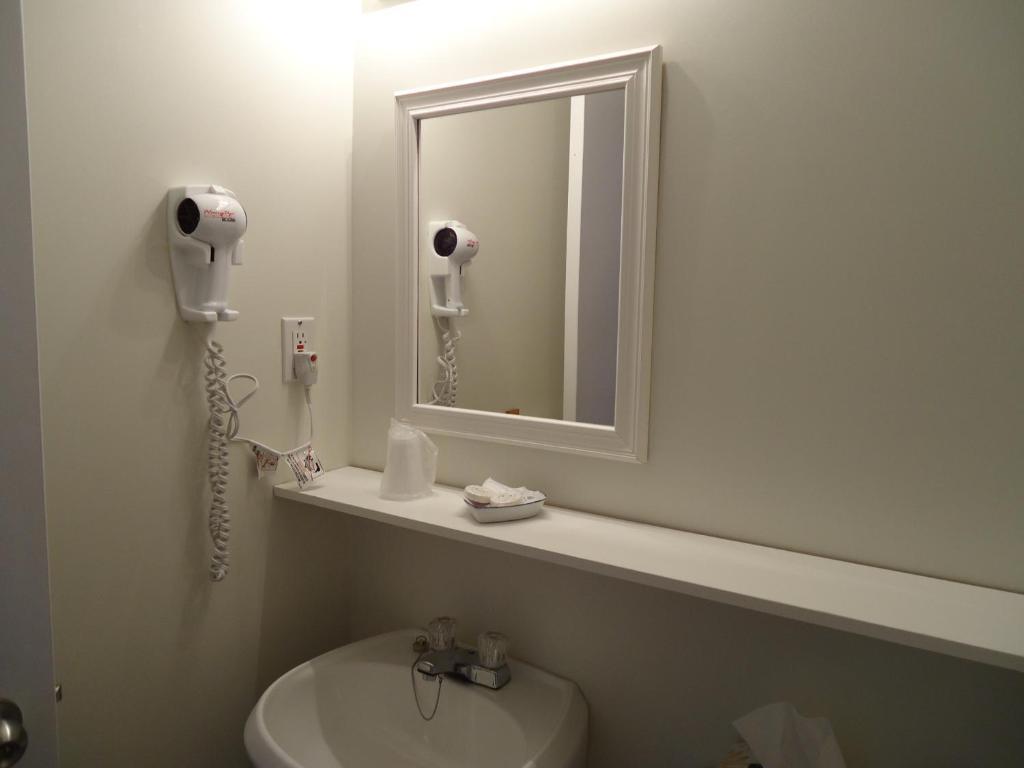 Hotel-Motel Baie-Ste-Catherine Ngoại thất bức ảnh