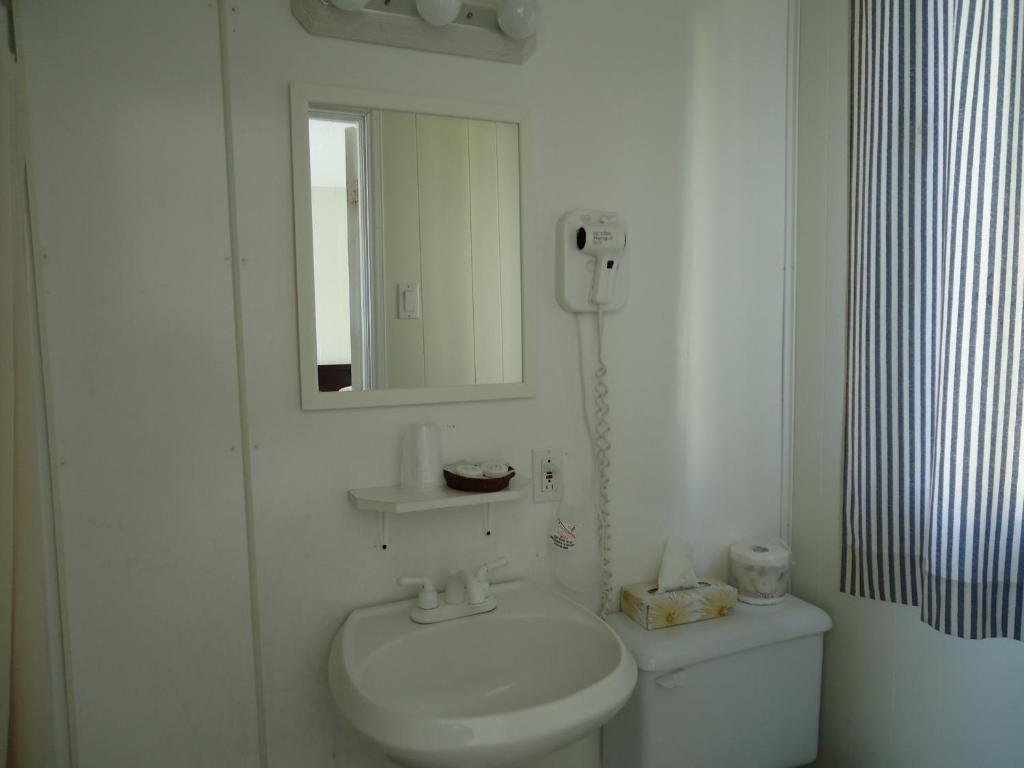 Hotel-Motel Baie-Ste-Catherine Ngoại thất bức ảnh
